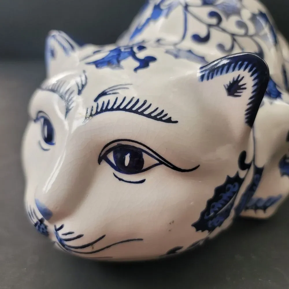 Cobalt Blue & White Chinoiserie Porcelain Cat Floral Chintz Design 10x5x5" Vtg - Picture 4 of 12